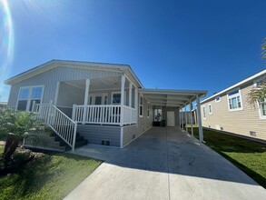 521 Eland Dr in North Fort Myers, FL - Foto de edificio - Building Photo