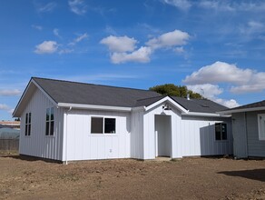 373 Acacia St in Fairfield, CA - Foto de edificio - Building Photo