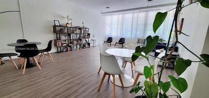 7545 E Treasure Dr in North Bay Village, FL - Building Photo - Building Photo