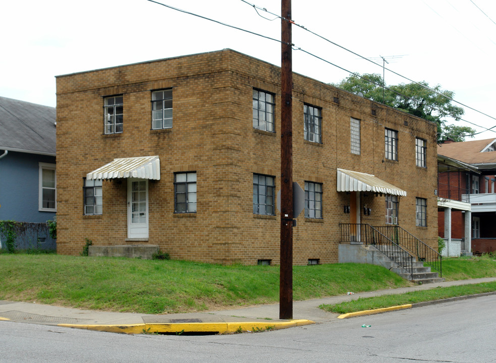 1427 Lewis St in Charleston, WV - Building Photo