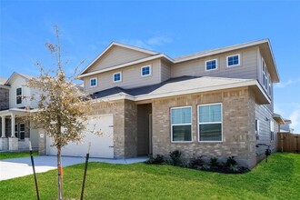 1019 Round Bale Rd in Hutto, TX - Building Photo - Building Photo