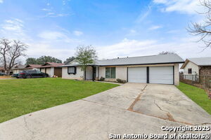 554 Bertetti Dr in San Antonio, TX - Building Photo - Building Photo