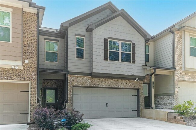 1380 Sugar Glen Ct in Lawrenceville, GA - Foto de edificio - Building Photo