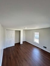 8 Hampton St in Newton, NJ - Foto de edificio - Building Photo