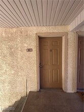 5350 River Glen Dr in Las Vegas, NV - Building Photo - Building Photo