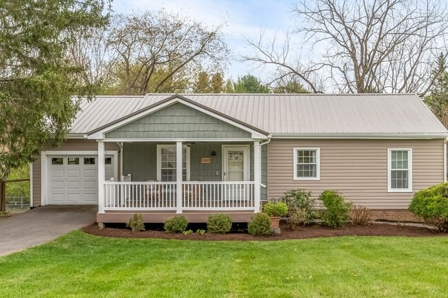 property at 1005 Glade Rd