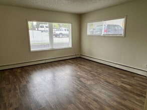4006 Iowa Dr in Anchorage, AK - Building Photo - Building Photo