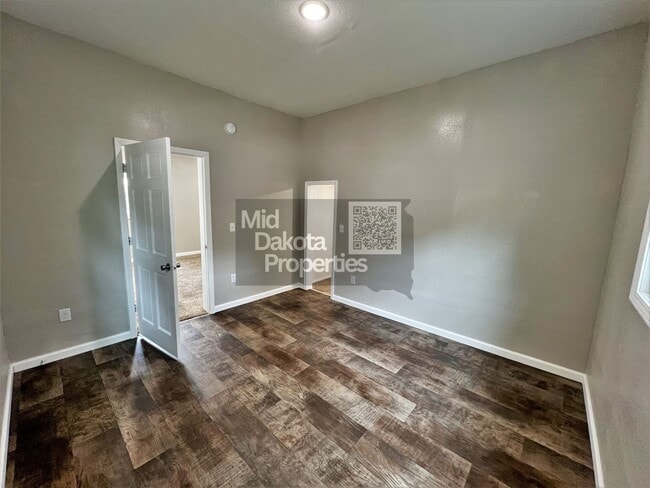 404 S Minnesota St in Mitchell, SD - Building Photo - Building Photo