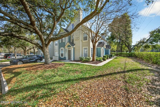 property at 13703 Richmond Park Dr N