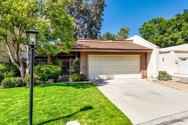 Northshore Townhomes in Westlake Village, CA - Building Photo - Building Photo