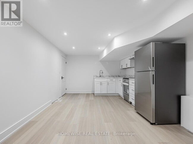 21 Raeburn Ave