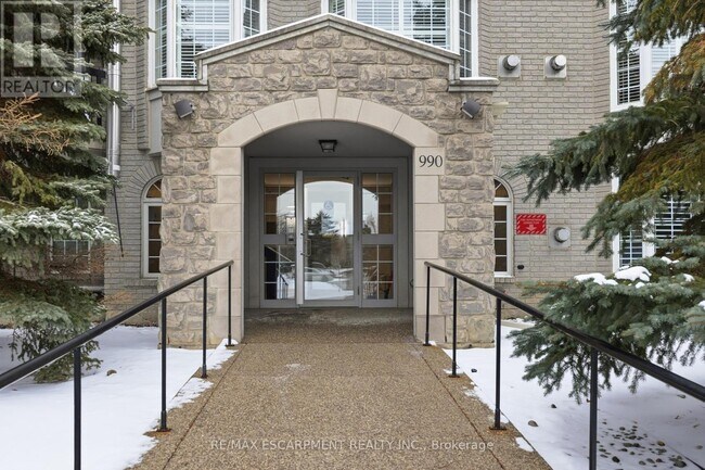 990 Golf Links Rd in Hamilton, ON - Building Photo - Building Photo