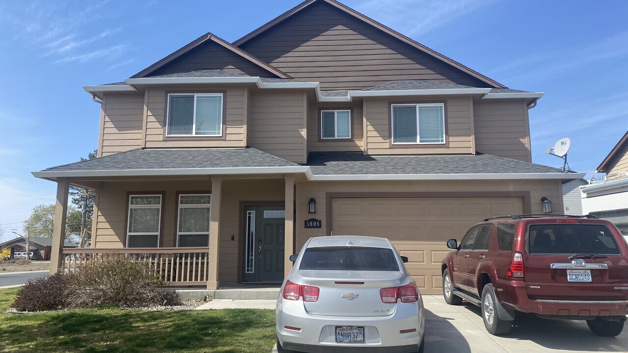 3808 Lakeport Ln in Moses Lake, WA - Building Photo