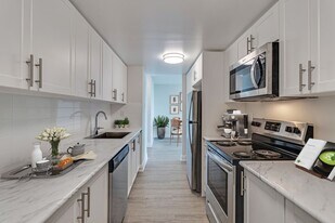 100 Sprucewood Ct in Toronto, ON - Building Photo