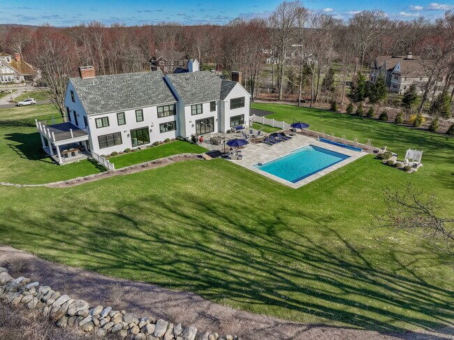 2 Meadows Edge in Redding, CT - Building Photo - Building Photo