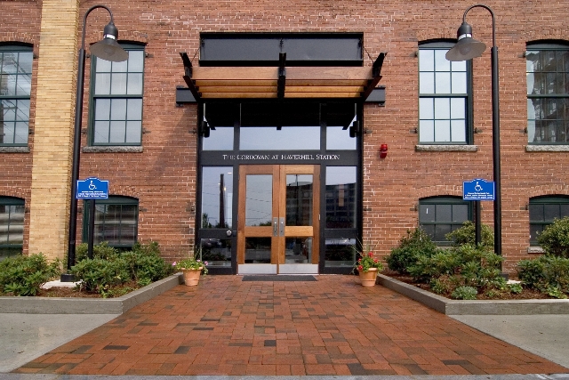 The Cordovan at Haverhill Station in Haverhill, MA - Foto de edificio