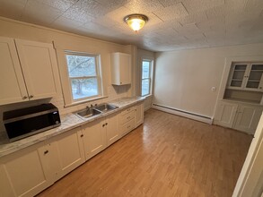 602 Maine Ave, Unit #4 2f in Farmingdale, ME - Building Photo - Building Photo