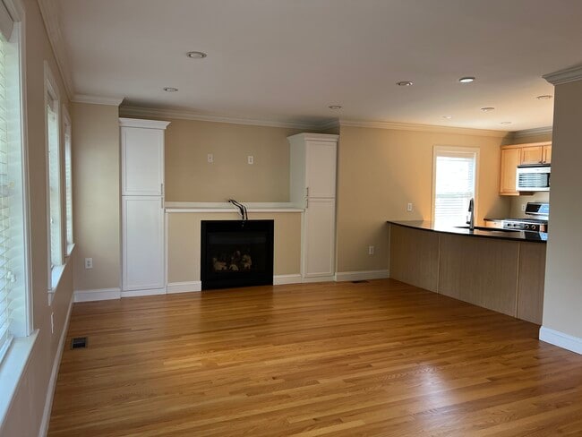 11 Whitney St in Brookline, MA - Building Photo - Building Photo