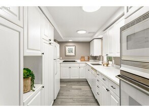44 NW MacLeay Blvd in Portland, OR - Building Photo - Building Photo