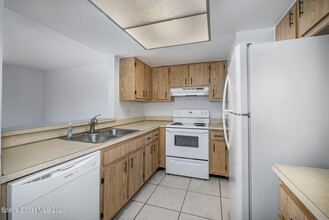 1041 June Dr in Melbourne, FL - Foto de edificio - Building Photo