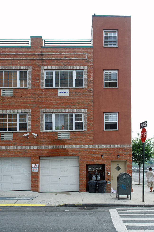 1000 Boynton Ave in Bronx, NY - Building Photo - Building Photo