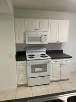 9640 NW 2nd St, Unit 208 in Pembroke Pines, FL - Building Photo