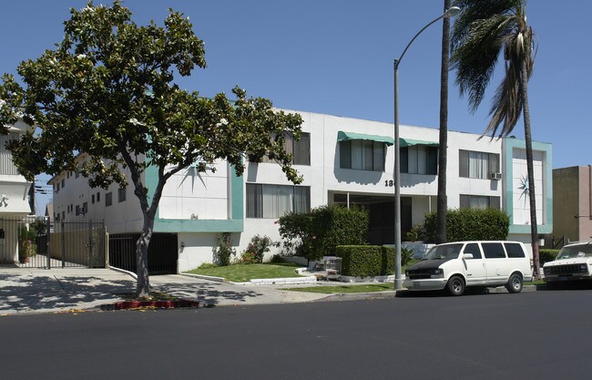 130 S Oxford Ave in Los Angeles, CA - Building Photo - Building Photo