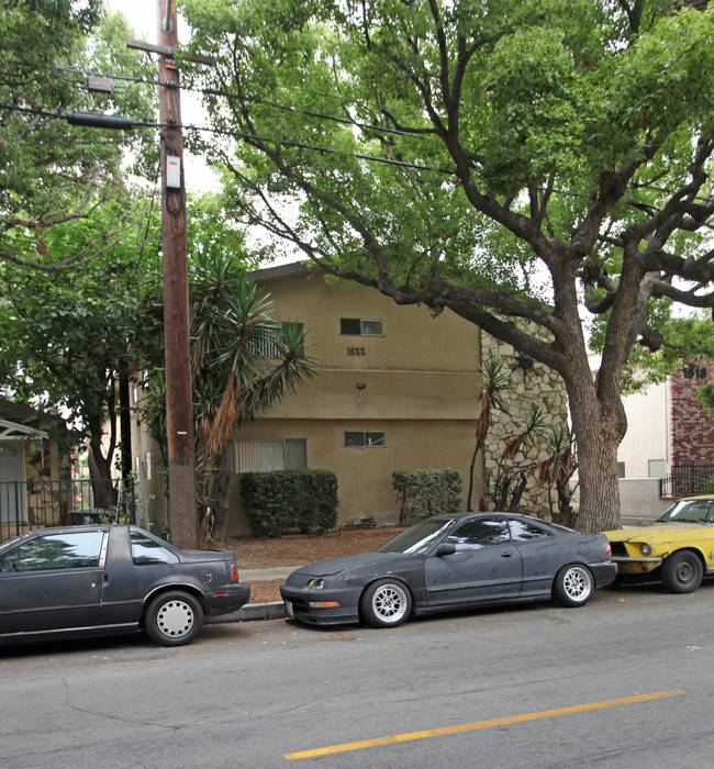 1622 Grismer Ave in Burbank, CA - Foto de edificio - Building Photo