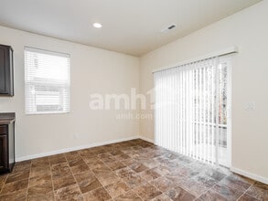 326 York St in Woodland, WA - Building Photo - Building Photo