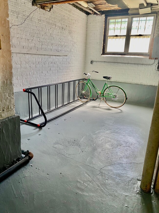 1628 W Lunt Ave, Unit 2A in Chicago, IL - Building Photo - Building Photo