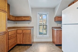 904 Clay St in Cedar Falls, IA - Building Photo - Building Photo