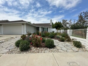 1573 Glenbrock Ln in Thousand Oaks, CA - Foto de edificio - Building Photo