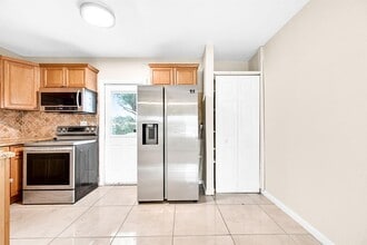 15710 NW 19th Ave in Miami Gardens, FL - Foto de edificio - Building Photo