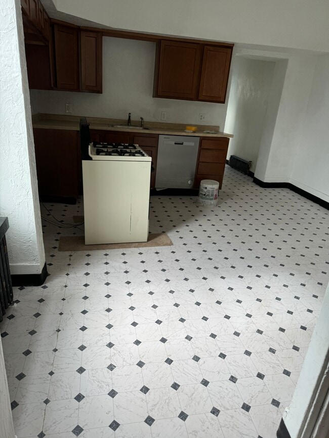 214 Seneca St in Pittsburgh, PA - Foto de edificio - Building Photo