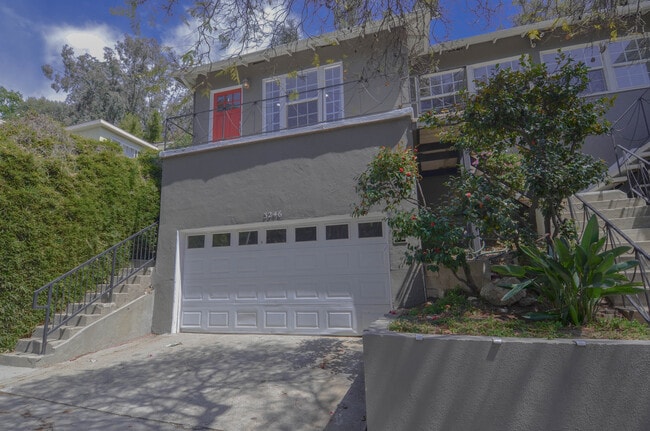 3246 Barham Blvd in Los Angeles, CA - Building Photo - Building Photo