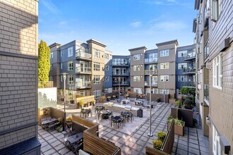 128 on State in Kirkland, WA - Foto de edificio - Building Photo