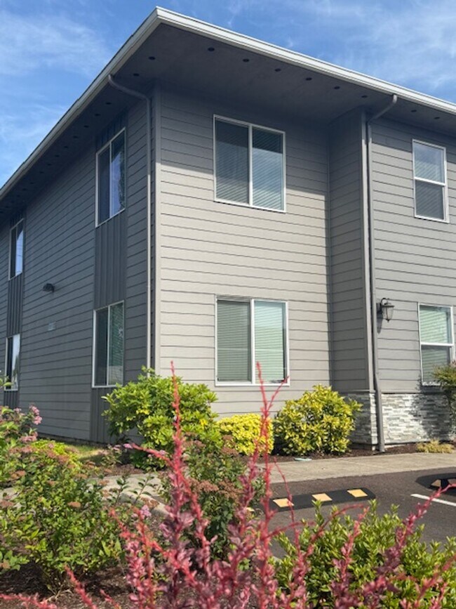 400 W Rose St in Lebanon, OR - Building Photo - Building Photo