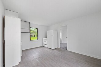 806 E Emily Ave in Wharton, TX - Building Photo - Building Photo