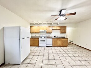 226 W Whitewater St, Unit 5 in Whitewater, WI - Foto de edificio - Building Photo