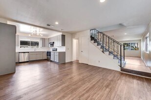 540 E Hyde Park Pl in Inglewood, CA - Building Photo