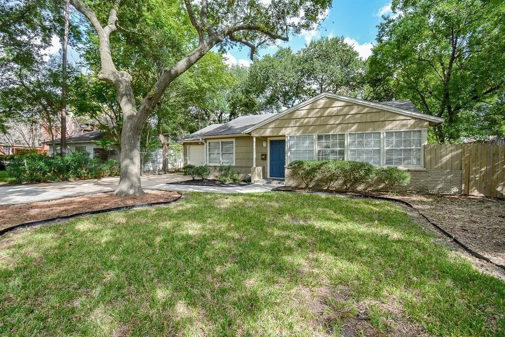 4710 Mayfair St in Bellaire, TX - Building Photo
