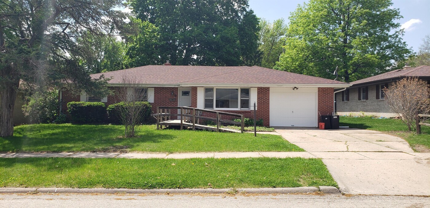 3424 Schalck Dr in Rockford, IL - Building Photo