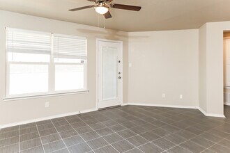 6806 Slaton Fields in Converse, TX - Building Photo - Building Photo