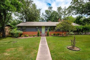 2100 Durwood Rd in Little Rock, AR - Building Photo