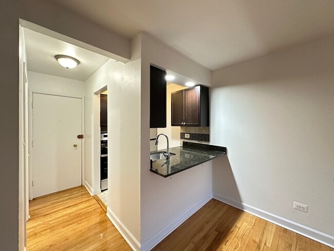 6830 N Sheridan Rd in Chicago, IL - Building Photo - Building Photo