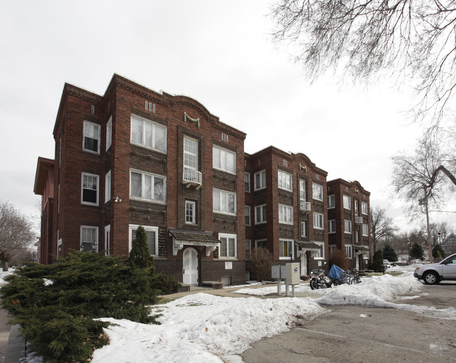 Floral Court in Lincoln, NE - Building Photo