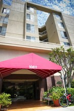 10811 Ashton Ave in Los Angeles, CA - Building Photo - Building Photo