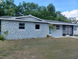 2627 St Charles St in Ft. Myers, FL - Building Photo