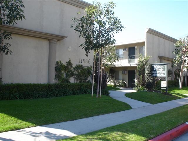 Walnut Village in Norwalk, CA - Foto de edificio