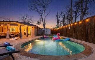 2404 Crestview Cir in Irving, TX - Building Photo